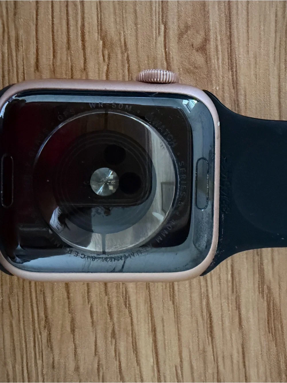 APPLE WATCH SERIES 5 with Black Sport Band - Compatible Wearable